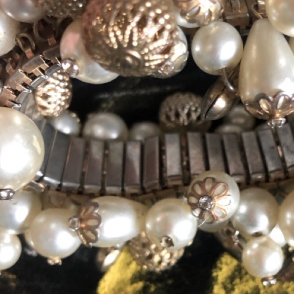 Set of two Vintage 80s clip on Pearl Earrings and pearl stretchable Bracelet - Picture 13 of 16